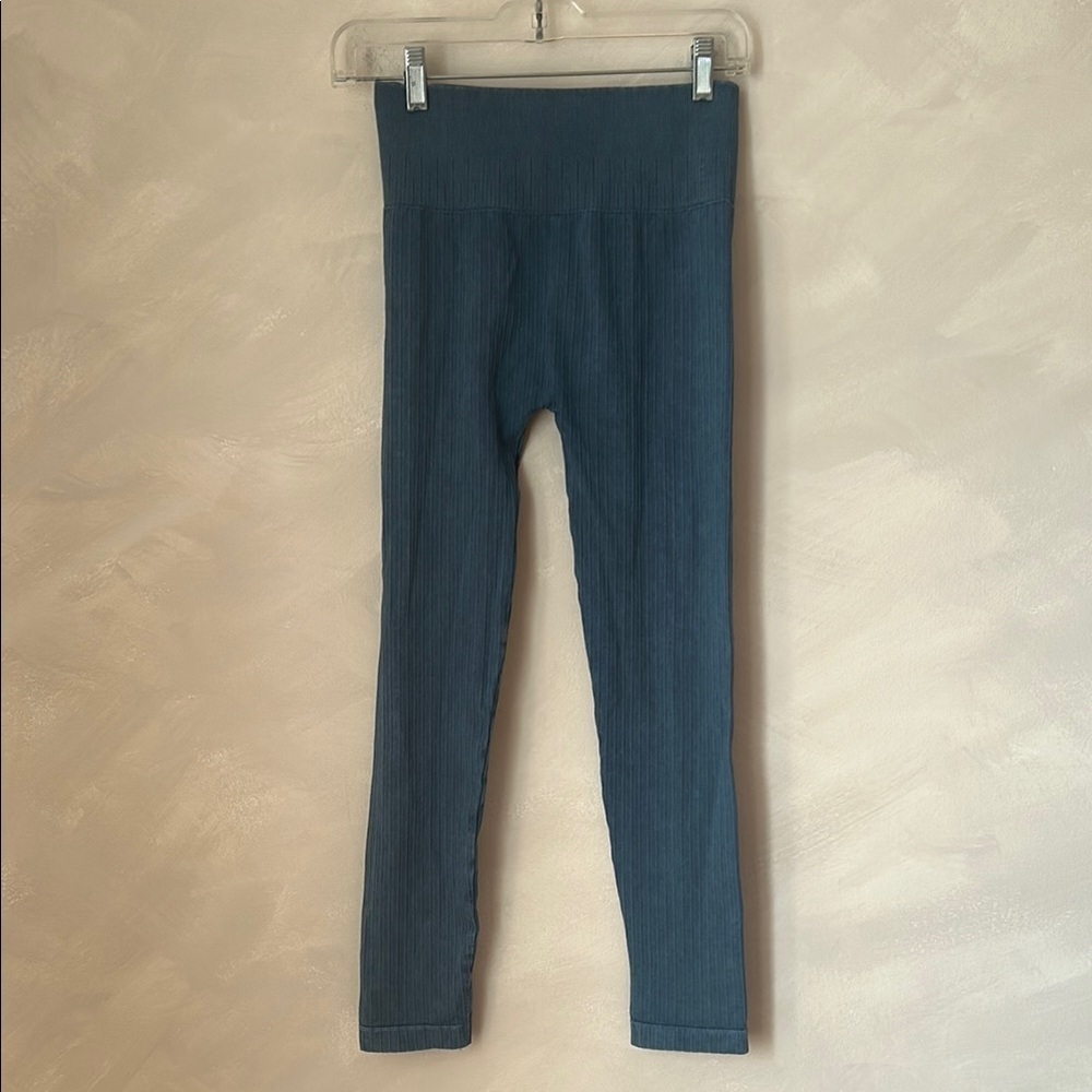 Avocado ribbed seamless leggings blue made in USA size M/L